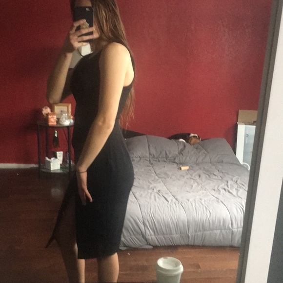 CLOSET CLOSING - Picture 2 of 6