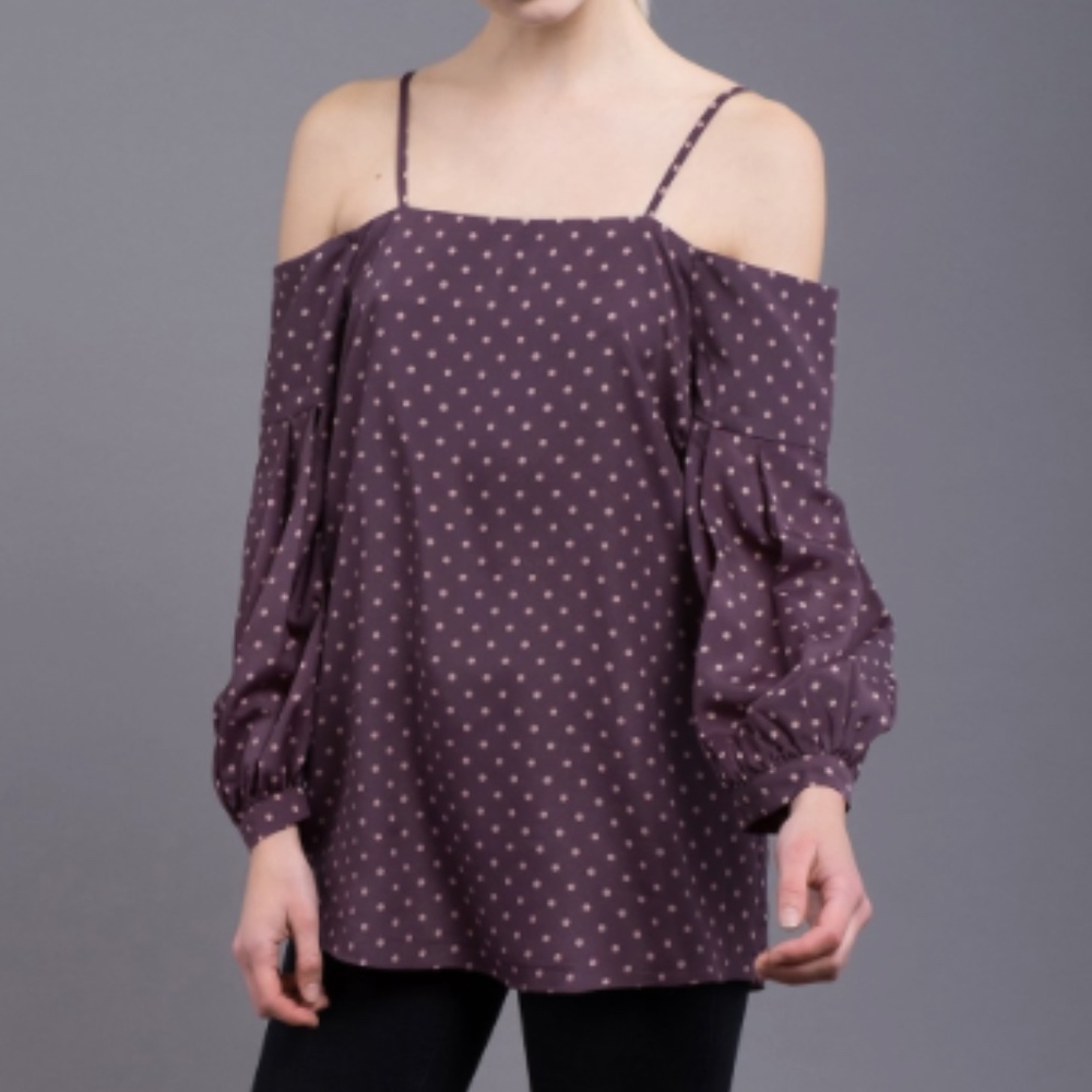 J.O.A cold shoulder top