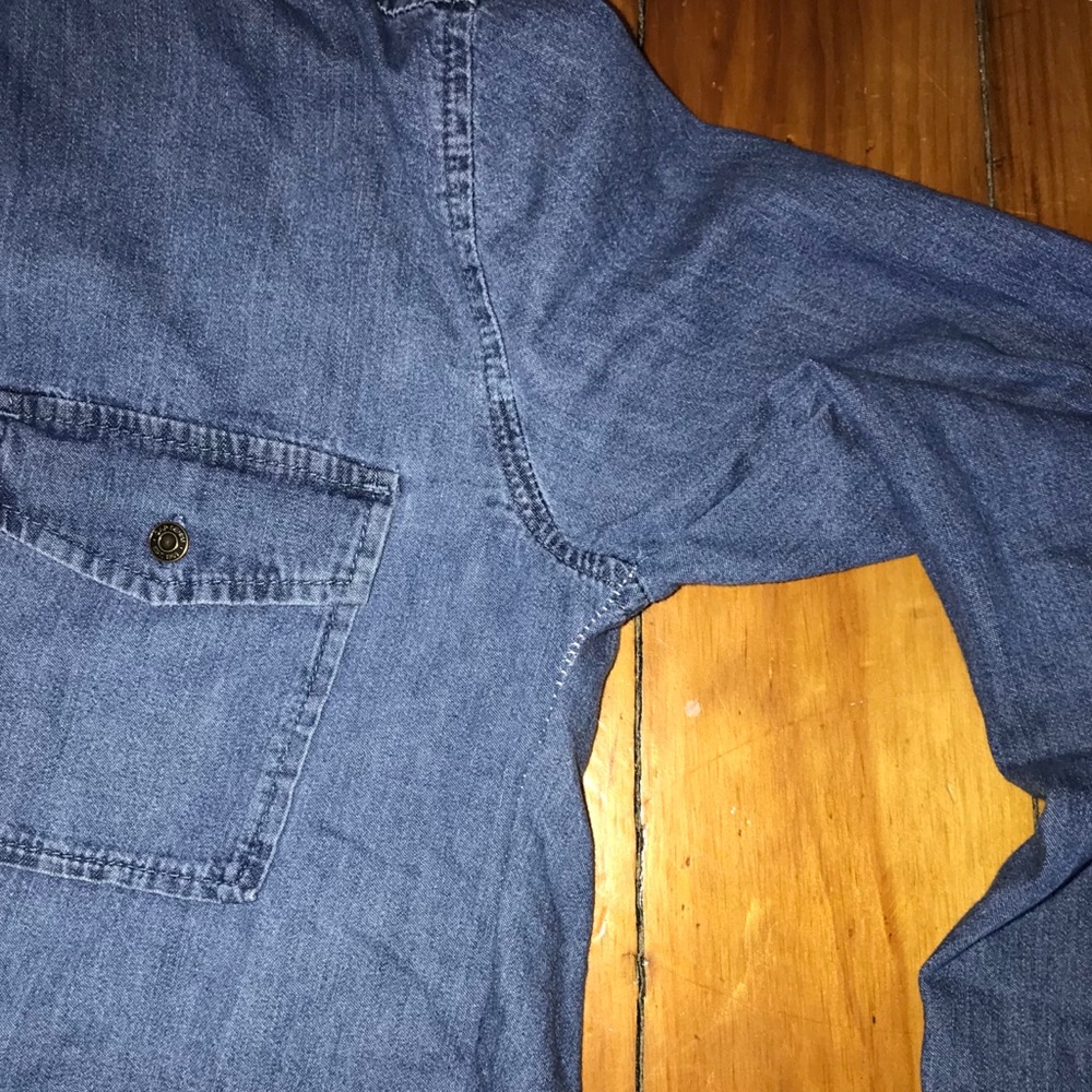 ❄️❄️Gap denim button down ❄️❄️ - Picture 4 of 5