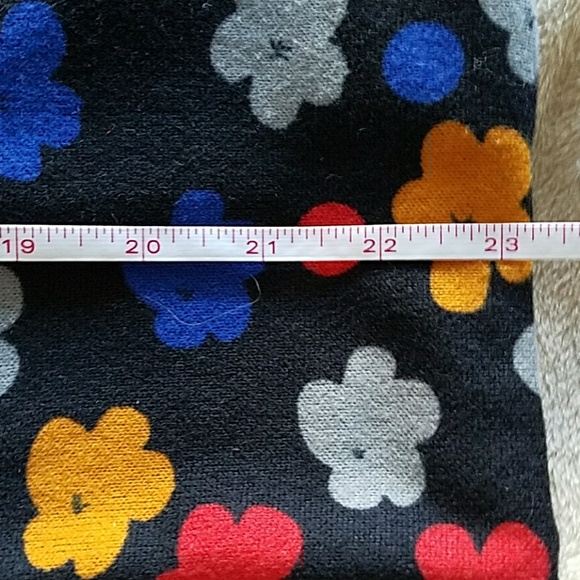 New scarf bought in Italy - Picture 4 of 6