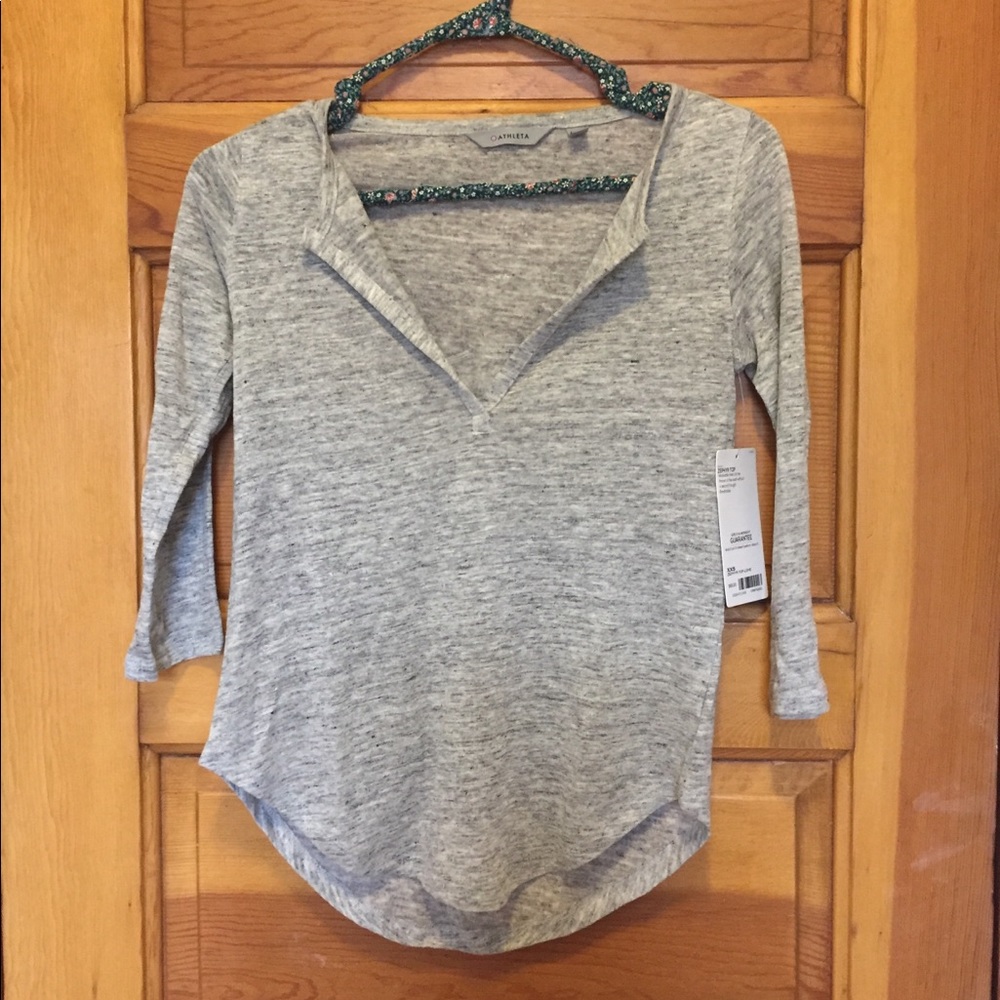 NWT Athleta v-neck Tee XXS