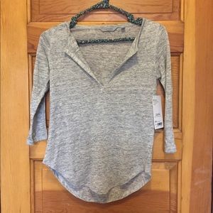 NWT Athleta v-neck Tee XXS