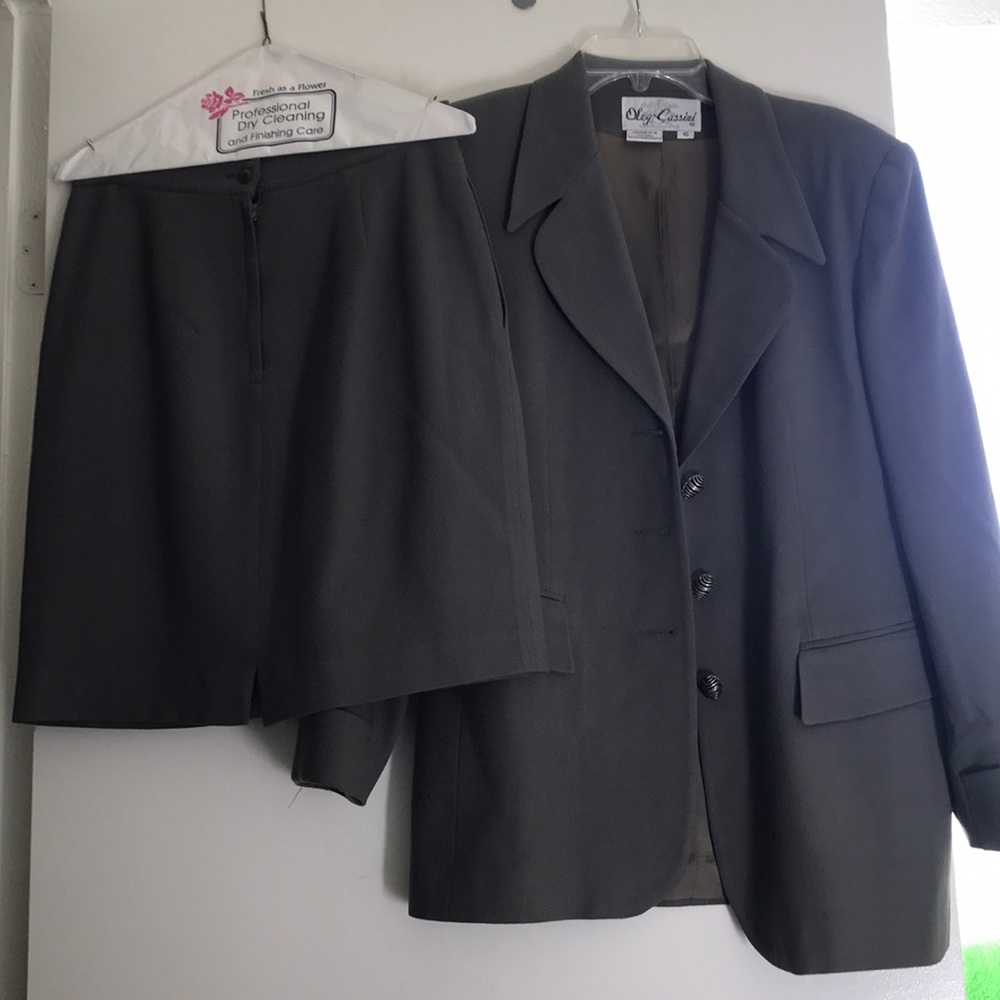 FULL SKIRT SUIT
