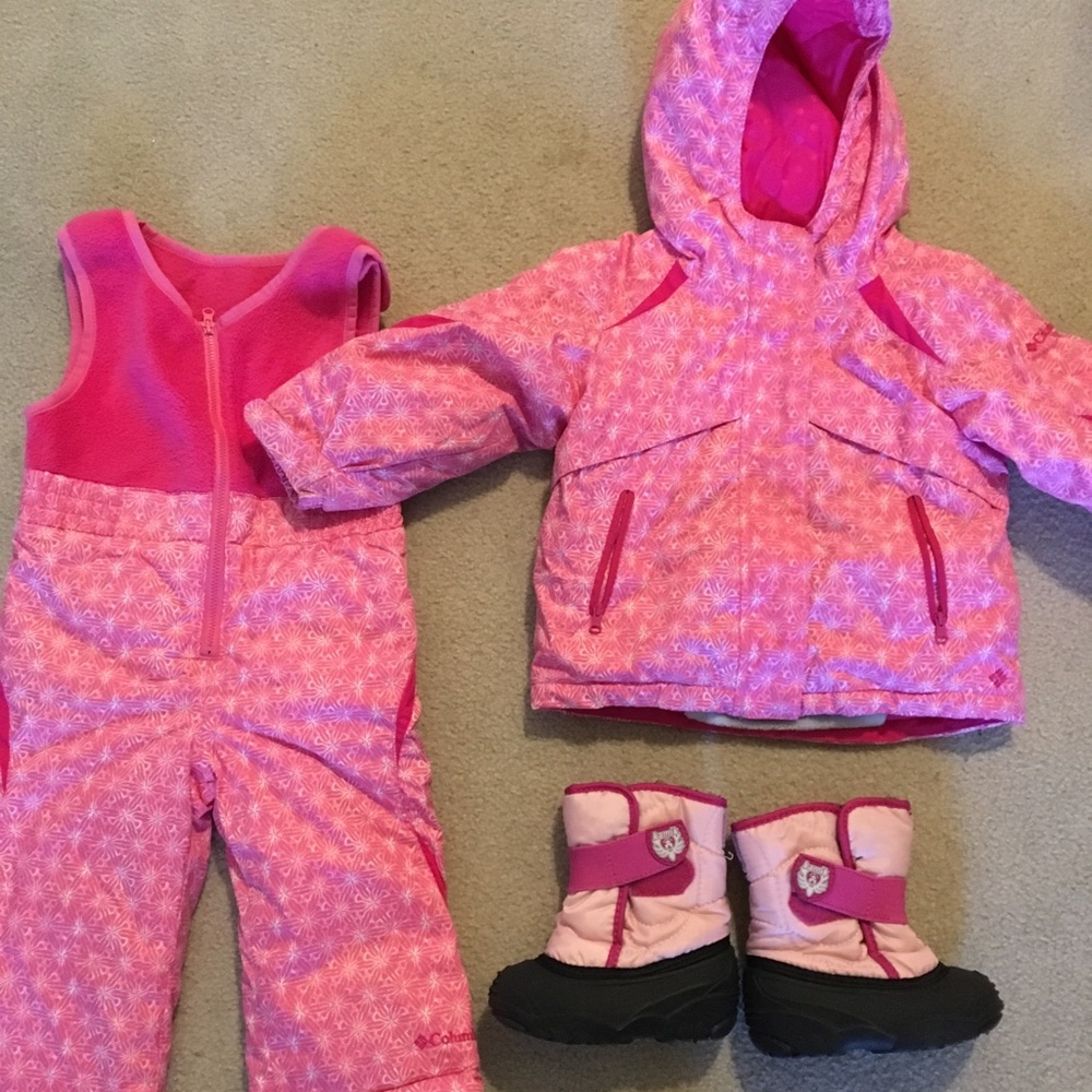 2T Columbia Snowsuit + Kamik snow boots (size 7)