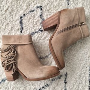 NWOT Jessica Simpson Taupe Fringe Booties