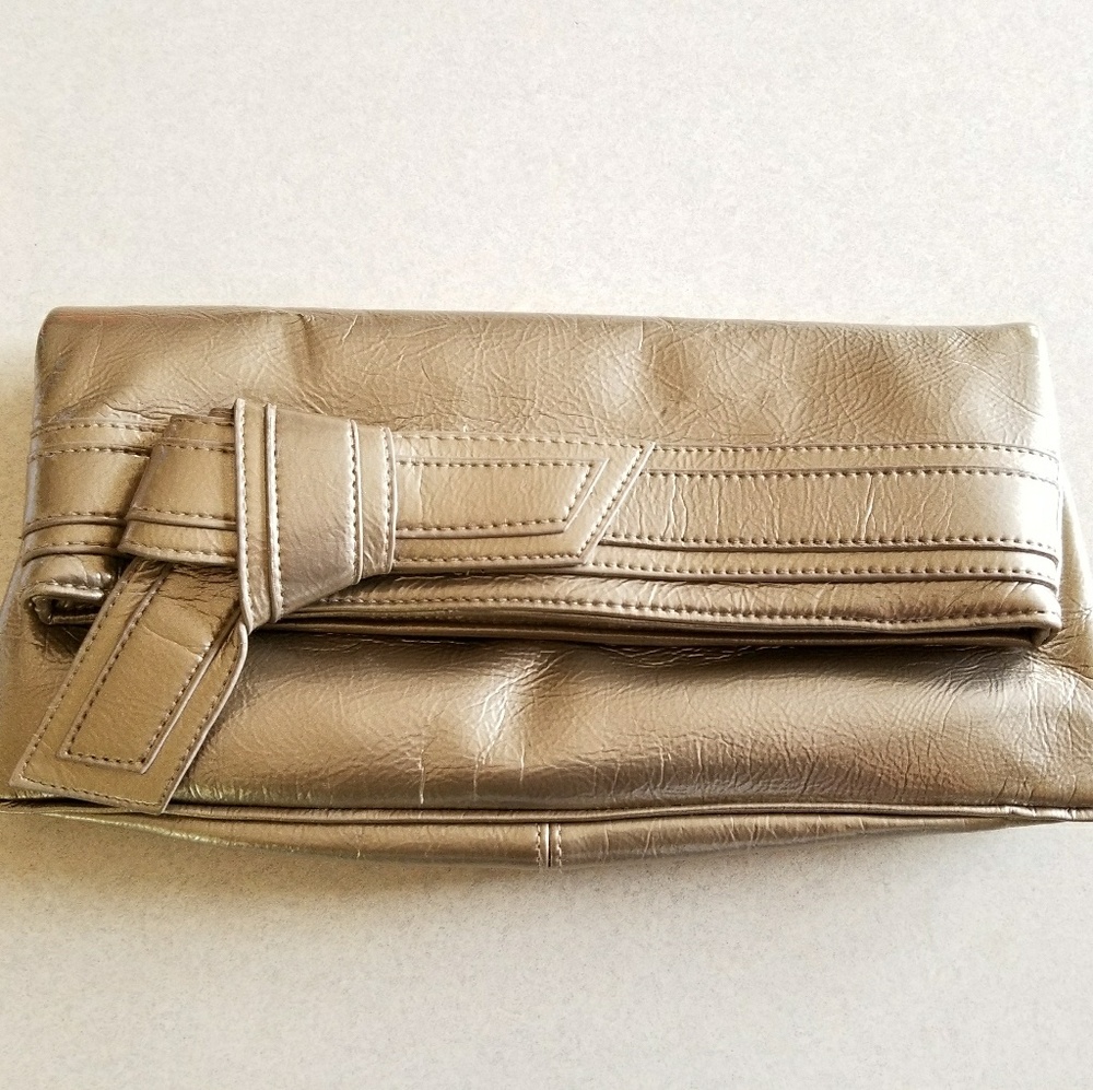 Beautiful Clutch - Picture 1 of 8