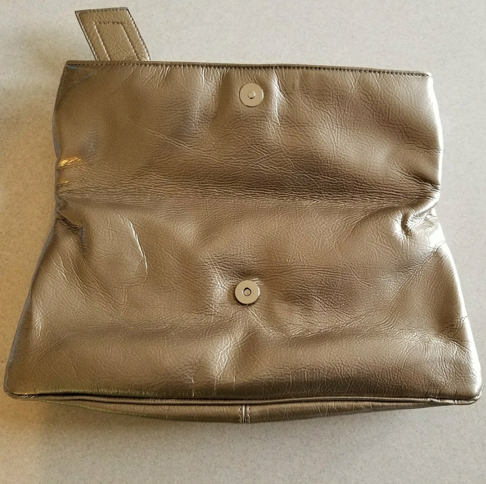 Beautiful Clutch - Picture 5 of 8