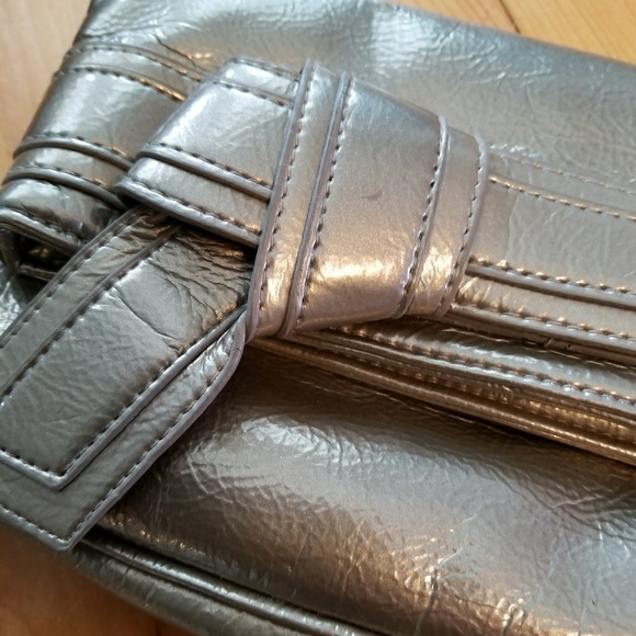 Beautiful Clutch - Picture 2 of 8