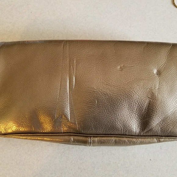 Beautiful Clutch - Picture 3 of 8