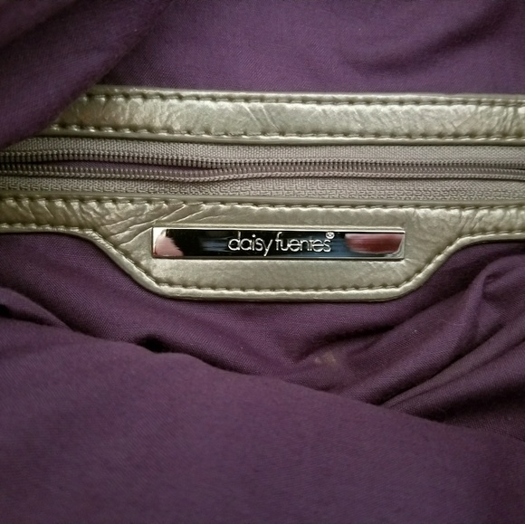 Beautiful Clutch - Picture 4 of 8