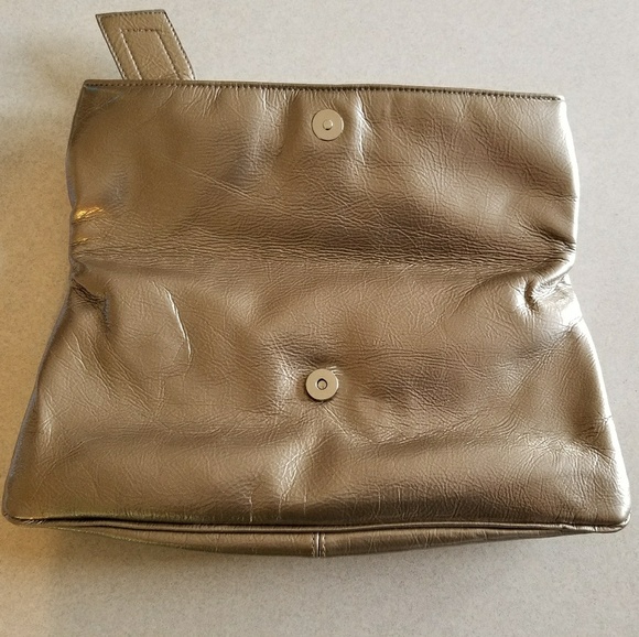 Beautiful Clutch - Picture 7 of 8