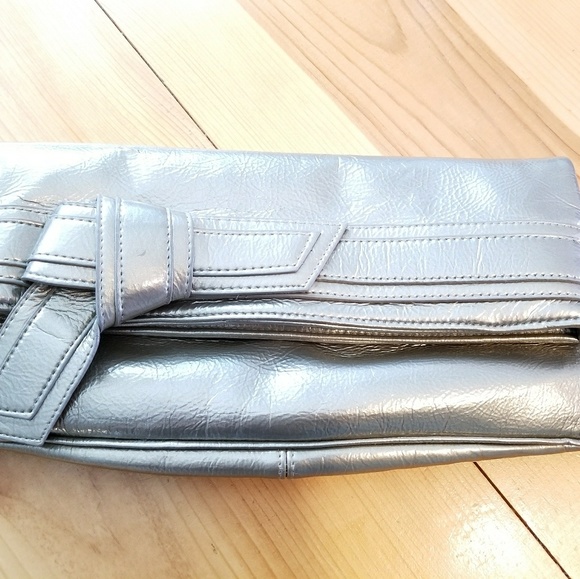 Beautiful Clutch - Picture 8 of 8