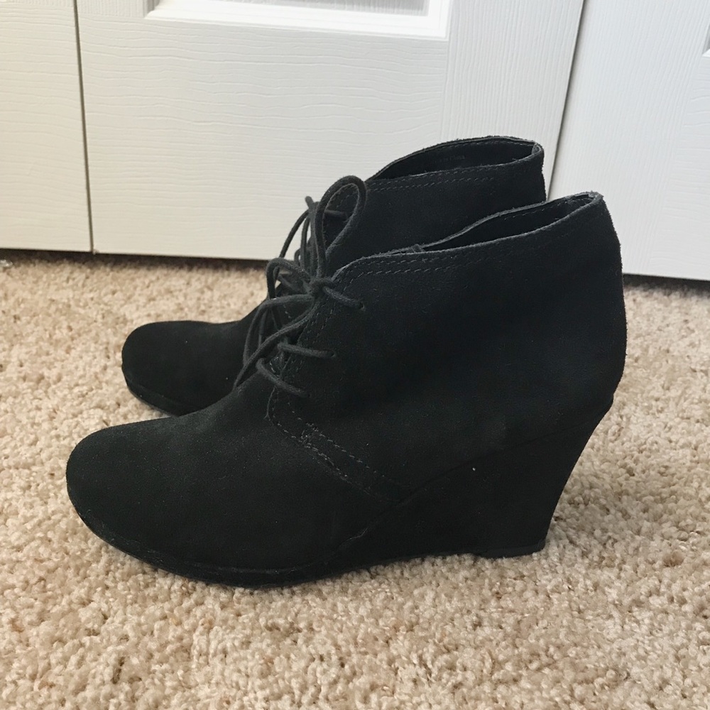 Black Wedges