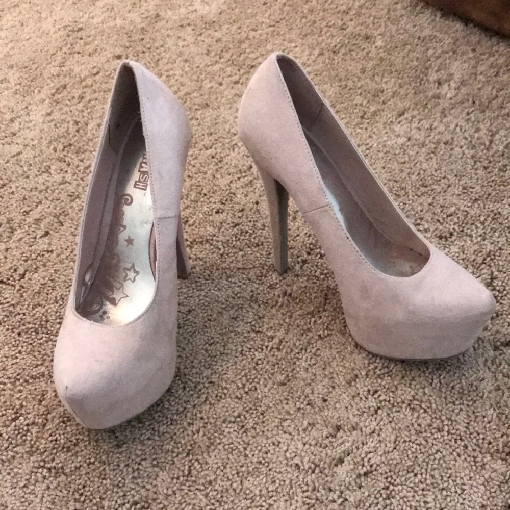 NEW Suede nude pumps 6.5
