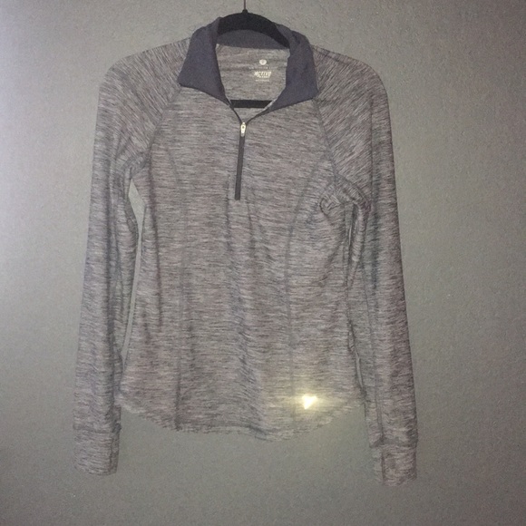 CLOSET CLOSING - Picture 2 of 4