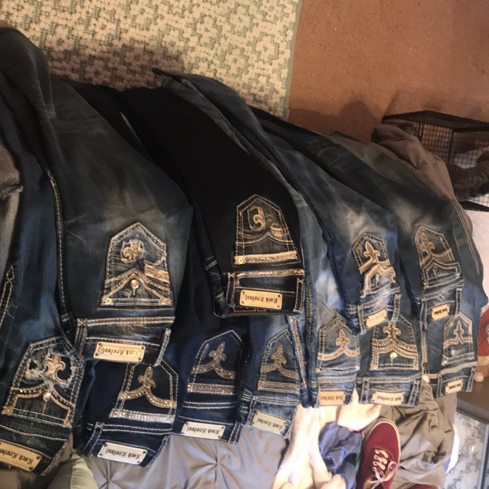 Looking to trade for other rocks only!