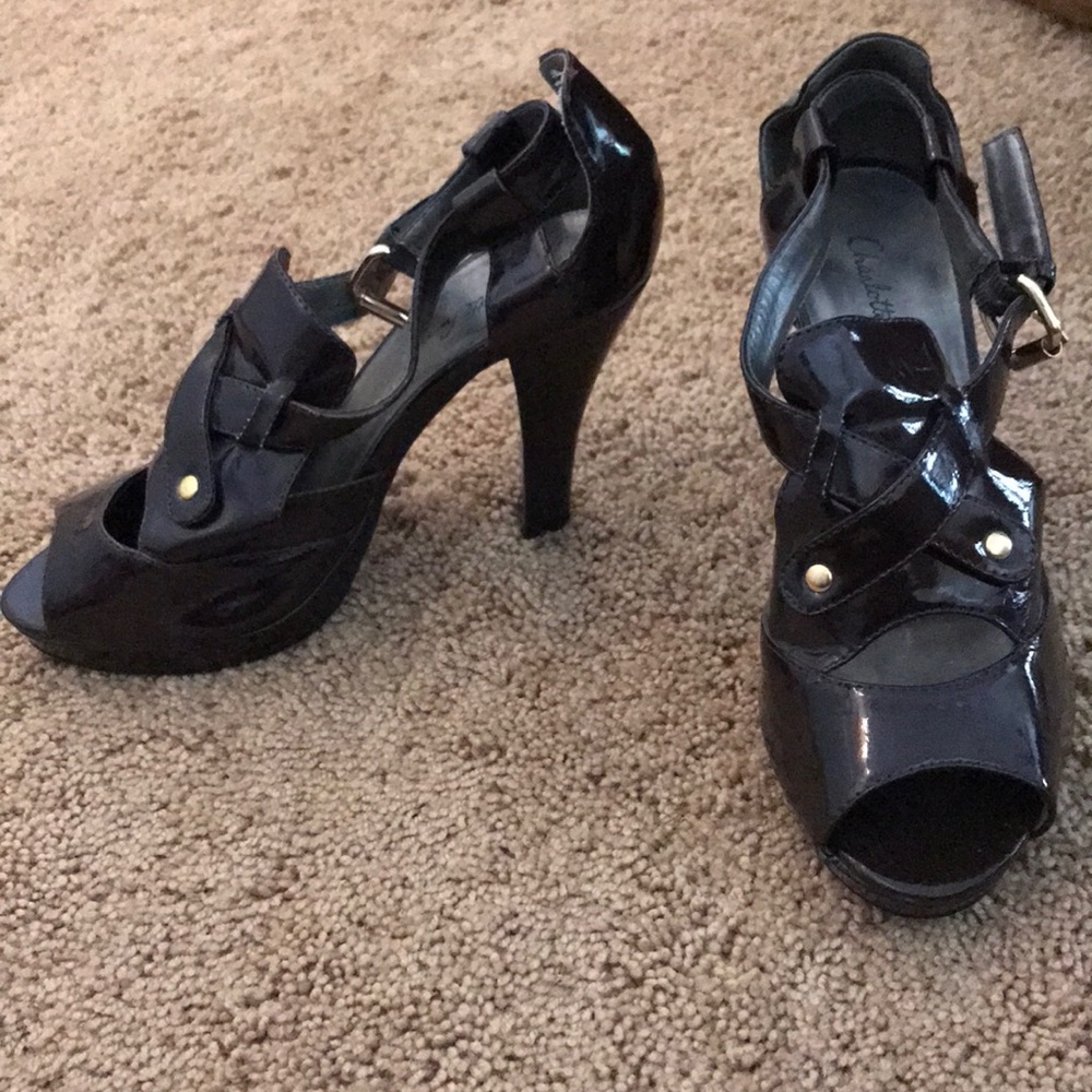 Adorable strappy heels size 6