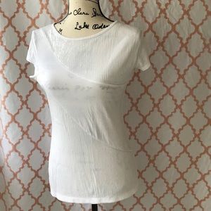 EUC Beautiful white Sequin tee shirt. Size Medium
