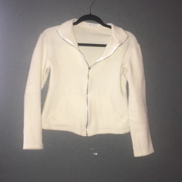 CLOSET CLOSING - Picture 2 of 3