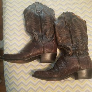 Size 8 lucchese igauna skin boots