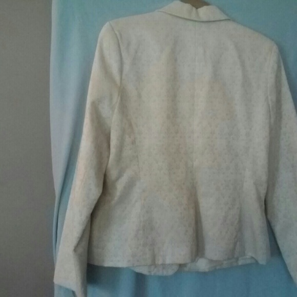 Cream colored jacket with subtle tan print - Picture 2 of 4