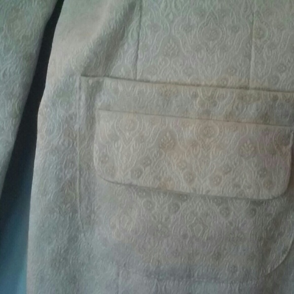 Cream colored jacket with subtle tan print - Picture 3 of 4