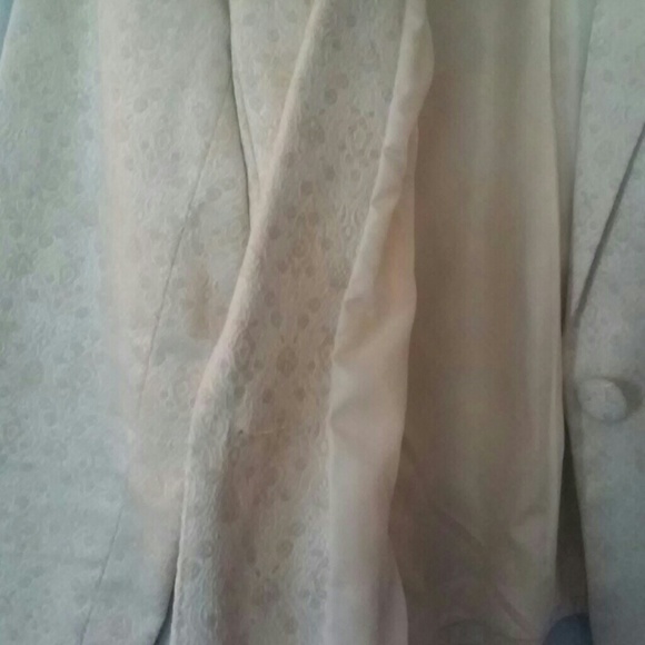 Cream colored jacket with subtle tan print - Picture 4 of 4