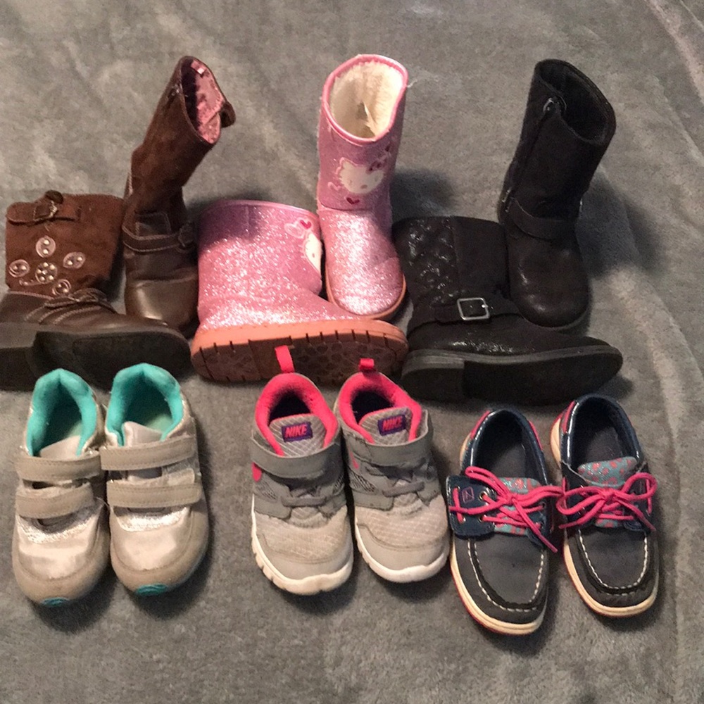 Lot of size 9 girls shoes!!