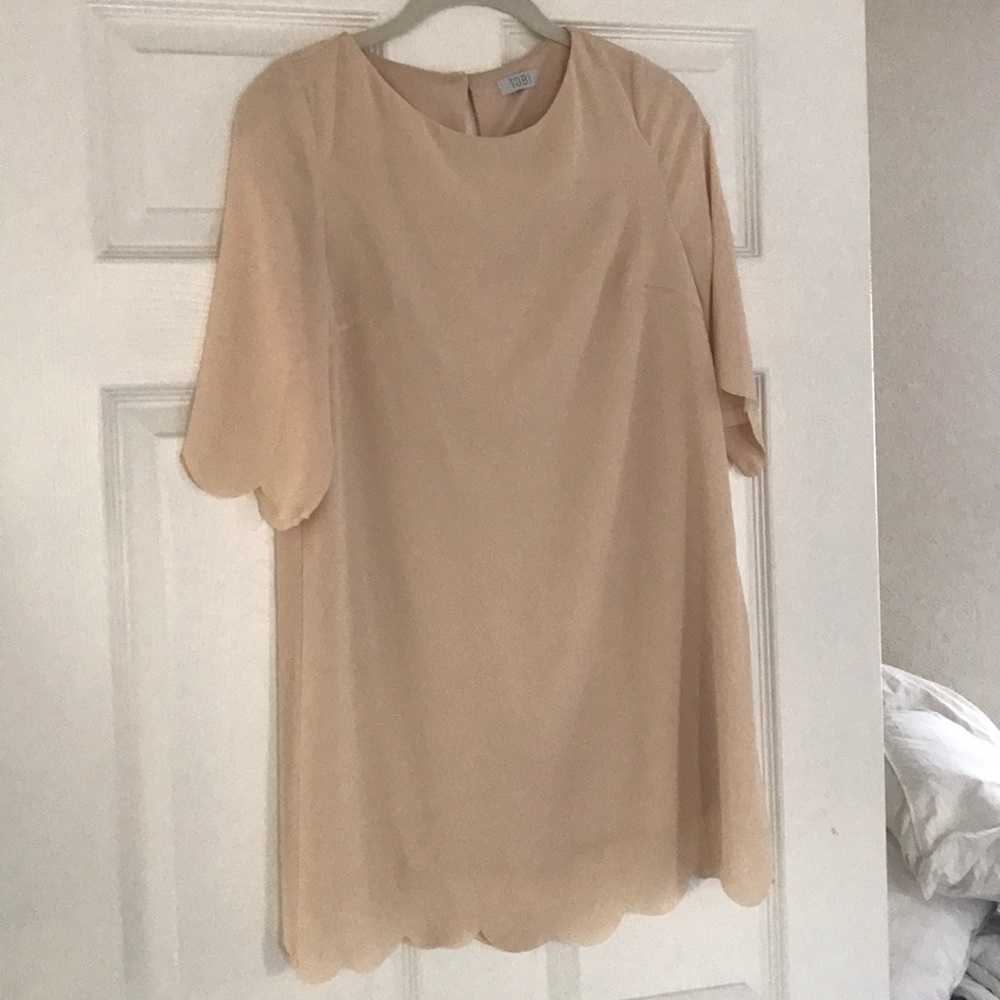 Scallop hem cream