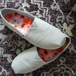 Bob's by Skechers memory foam flats