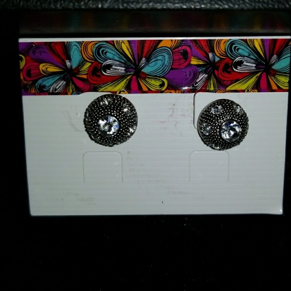Cute button post silver earrings - Picture 1 of 3