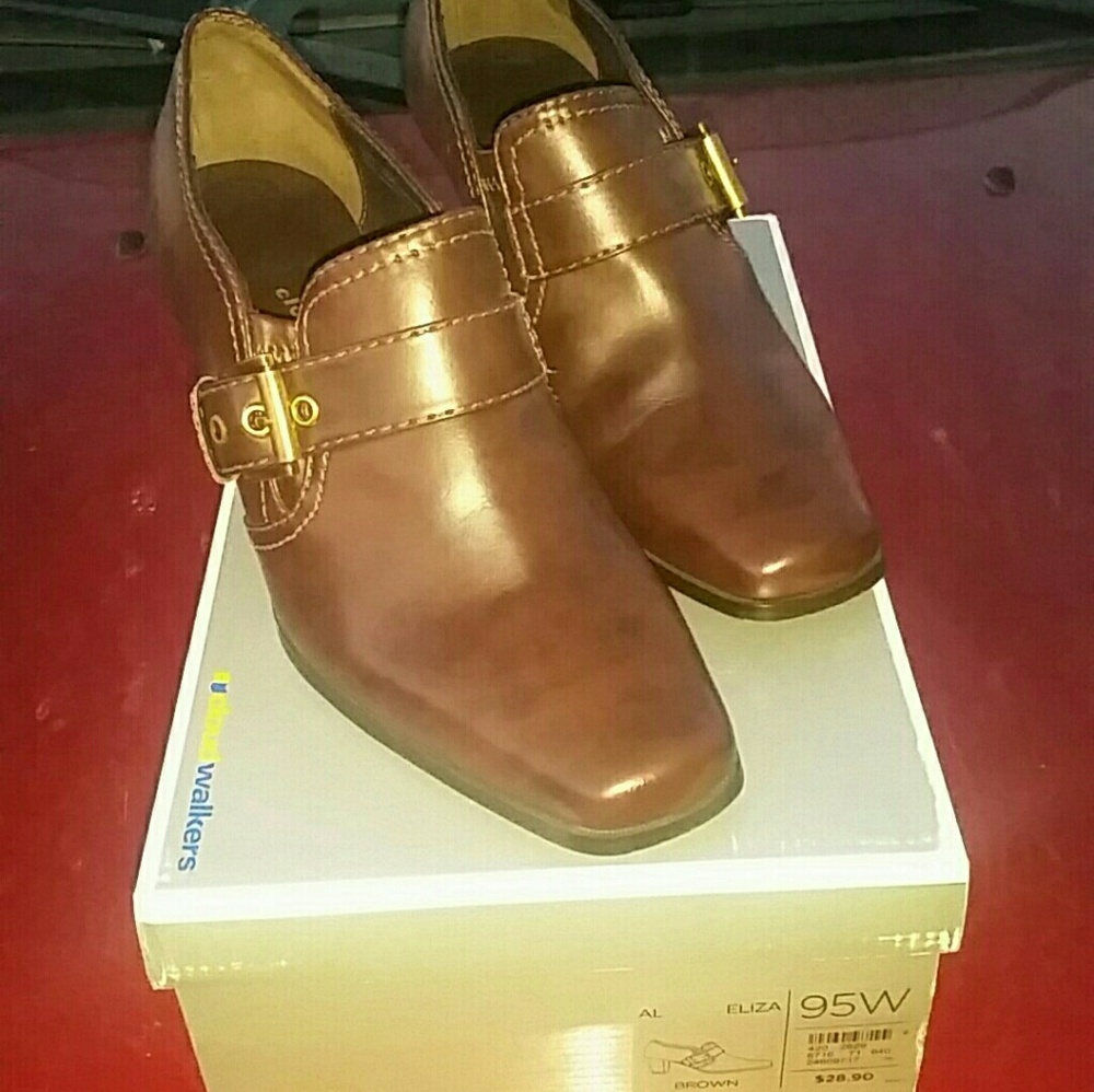 Women's dress shoes