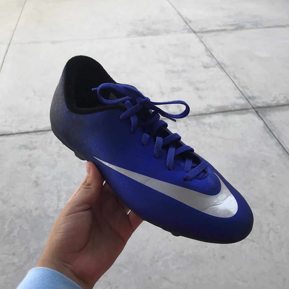 Soccer cleats