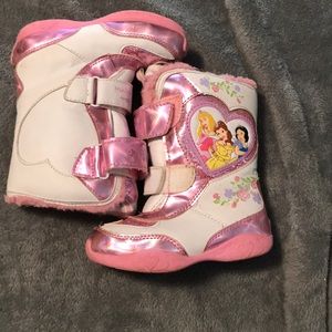 Disney princess size 9 snow boot!
