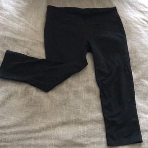 Black fabletic crop leggings with mesh