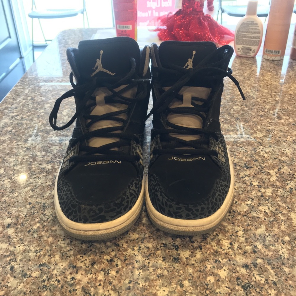 Black and gray size 8 women’s size Jordan shoes! - Picture 1 of 5