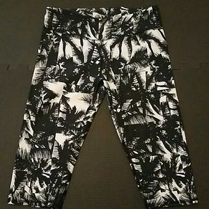 Crop capris, athletic wear.