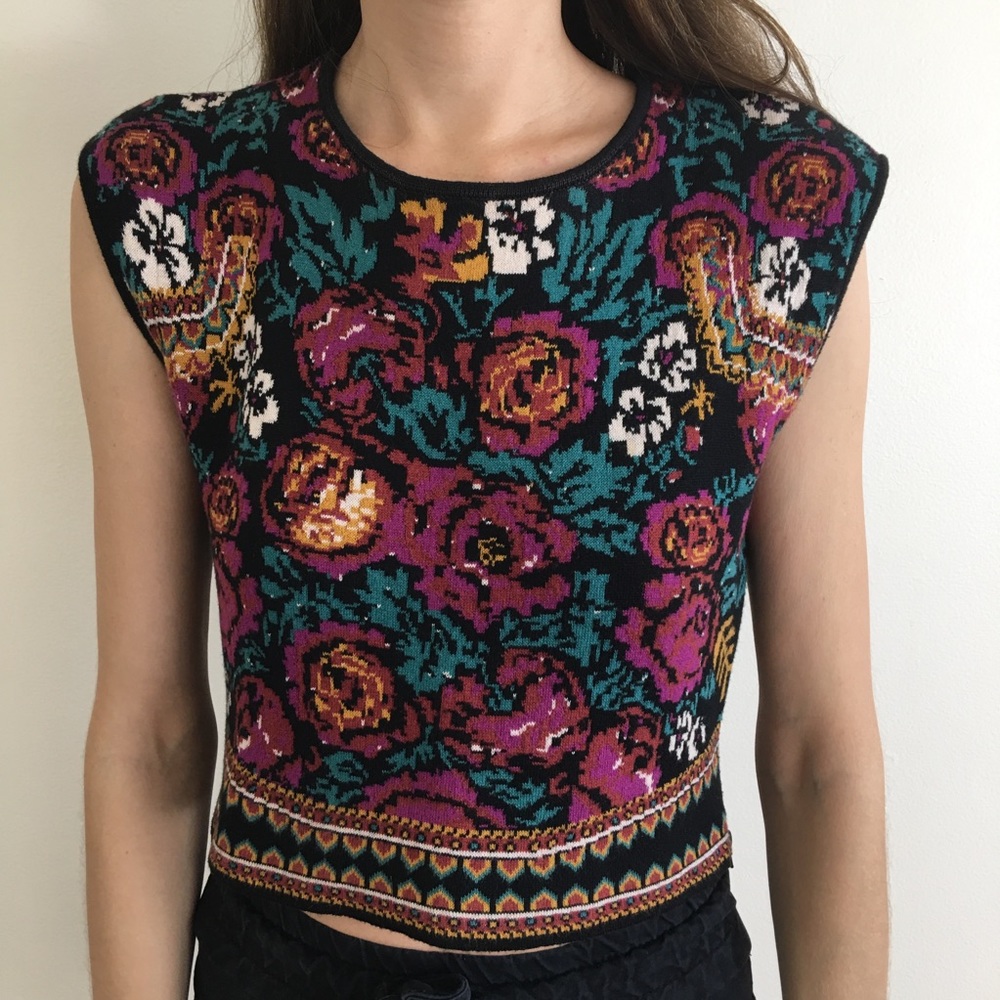 Romeo and Juliet couture knitted sweater top vest