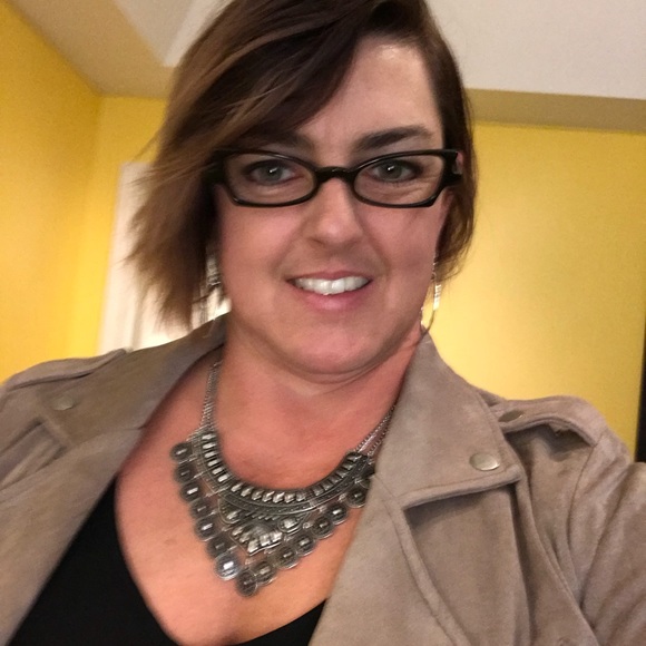 Meet your Posher, Dawn - Picture 1 of 1