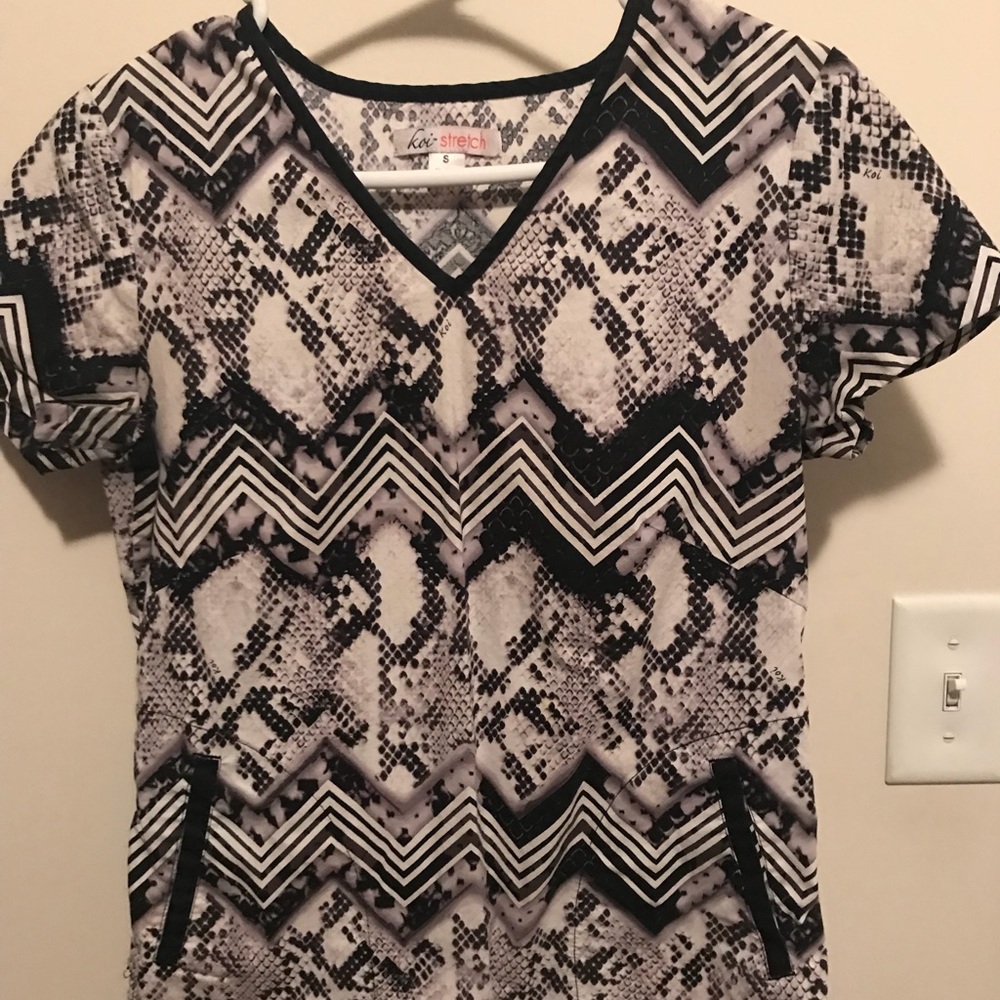 Scrub top