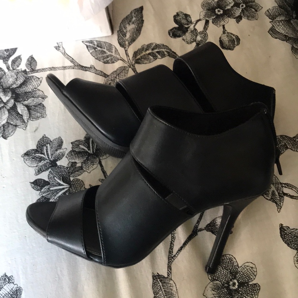 Fioni Black heels 6