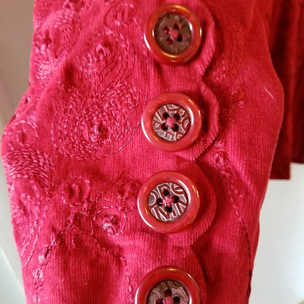 An Ren embroidered car wash hem coat. - Picture 3 of 4