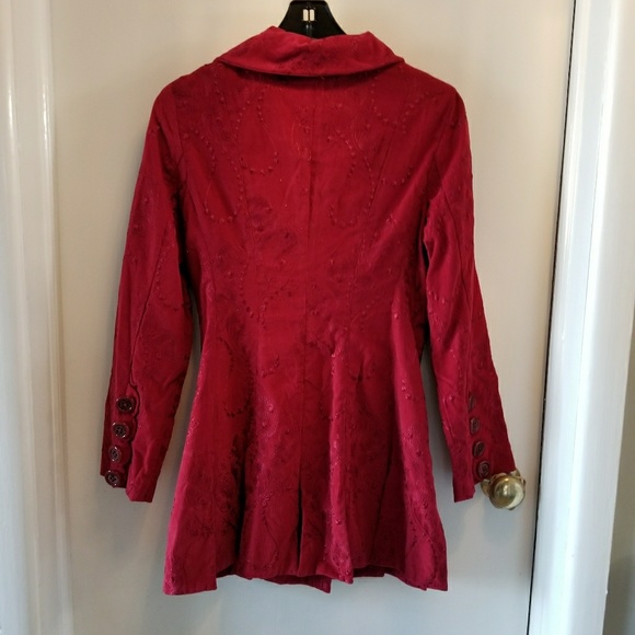 An Ren embroidered car wash hem coat. - Picture 2 of 4