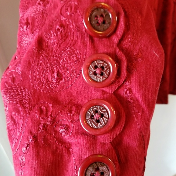 An Ren embroidered car wash hem coat. - Picture 3 of 4