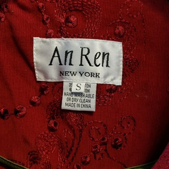 An Ren embroidered car wash hem coat. - Picture 4 of 4