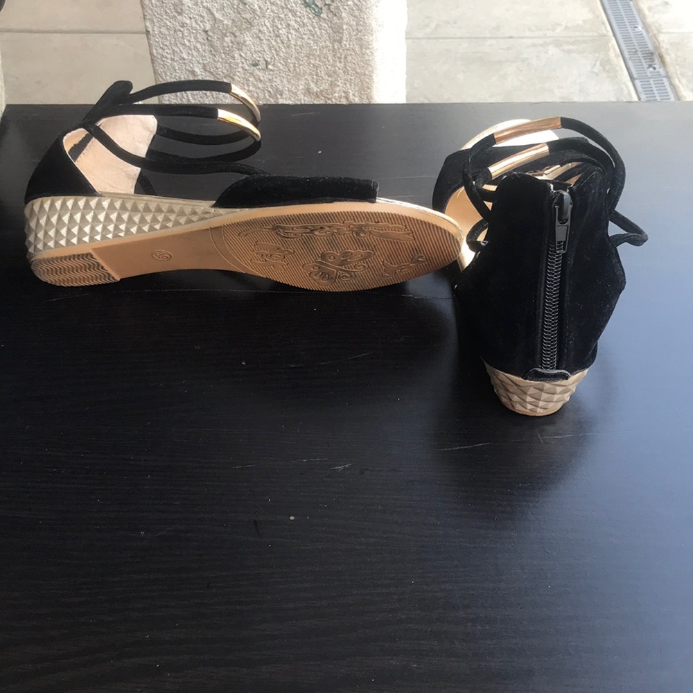 Sandals - Picture 4 of 4