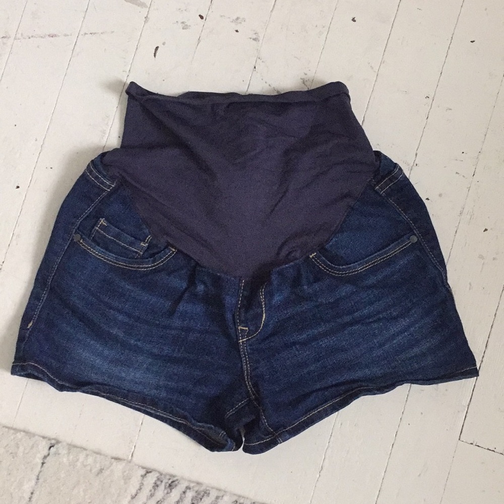 Old navy maternity shorts size 4