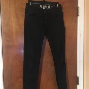 Cute black skinny jeans!