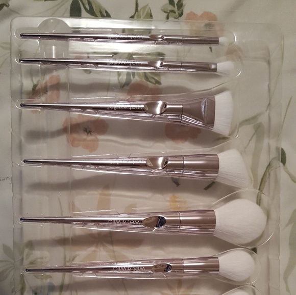 Wet n Wild 10 Piece Luxe Brush Collection - Picture 2 of 4