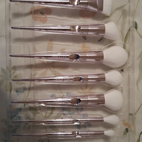 Wet n Wild 10 Piece Luxe Brush Collection - Picture 3 of 4